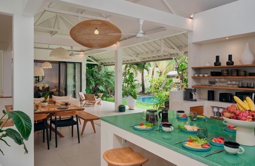 Sunset Road Villa | Modern & Luxury 4BR Villa in Seminyak w/Fast Wifi