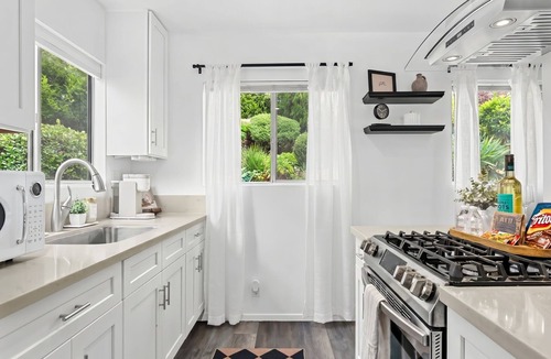 Hillcrest House | Modern Mission Hills Retreat w Lounge Deck, Fire Pit, Parking + Family Friendly