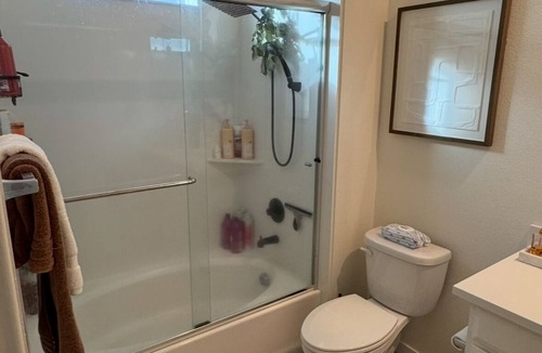 Sacramento House | Modern Retreat and Comfort with Two Master Suites, Gym and Full Kitchen