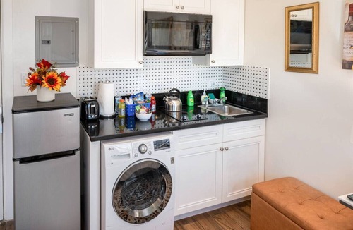 Boyle Heights Apartment | Modern Studio Near Downtown LA * W/D * AC * WIFI!