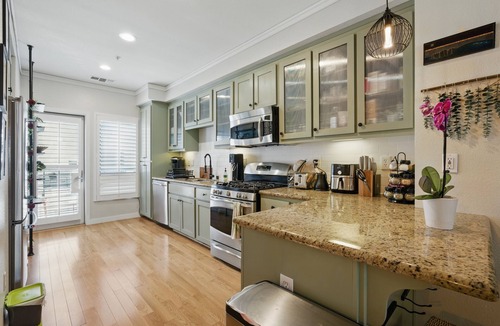 Prescott Condo | Modern tri-level townhome with 2 bedrooms located in West Oakland.