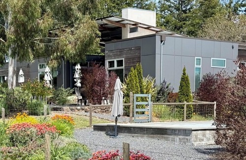 Santa Rosa House | Modernist Compound With Luxury Spa Overlooking Bellflower Vineyards