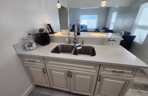 South Gate House | Monstera House SoFi Stadium 9 Miles LAX 15 Miles