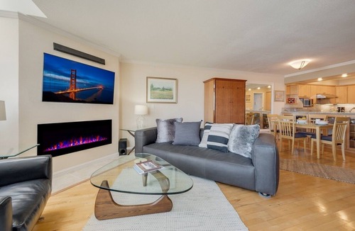 Outer Richmond Condo | MONTHLY SUMMER OCEANFRONT CITY LIVING w/VIEW, balcony