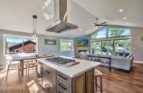 Mountain View Estates Cabin | Mountain Base Camp:Hot Tub, Air Conditioning, Pets