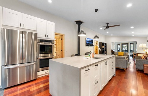 Mountain View Estates House | Mountain Pine Memories - Pets + Hot tub + Fire pit