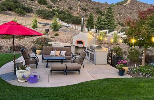 King City House | Mountain-View Backyard Oasis! King City Getaway