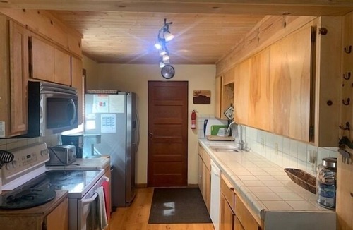 Bijou Pines Cabin | “Naughty but Nice" Knotty-Pine Cabin - Near the LAKE!