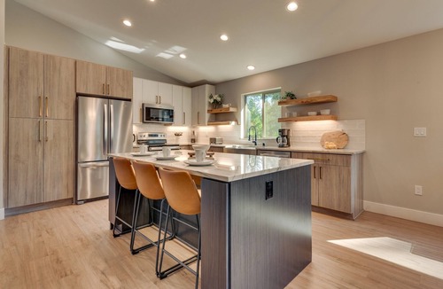 Y Area House | NEW! AC, Hot Tub, Grill, Newly Built, Open Floor Plan, Wifi, 3 of 6 – Emerald Bay Oasis