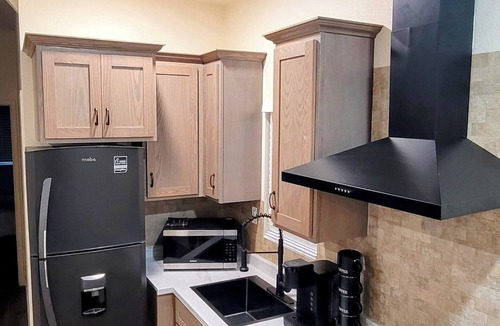 El Centro Cottage | New Charming 2-bedroom Casita in nice El Centro with WiFi, AC