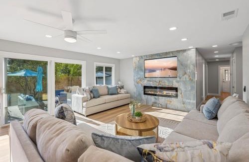 Vista Villa | NEW LUXURY ESTATE - Sleeps 22 - Saltwater Pool, Spa, Waterfall With Cave Grotto!