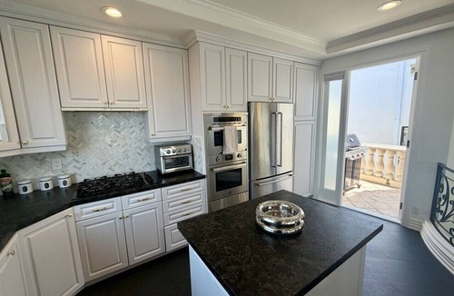 Sand Section Villa | NEW! Manhattan Beach Townhome Steps to the Sand