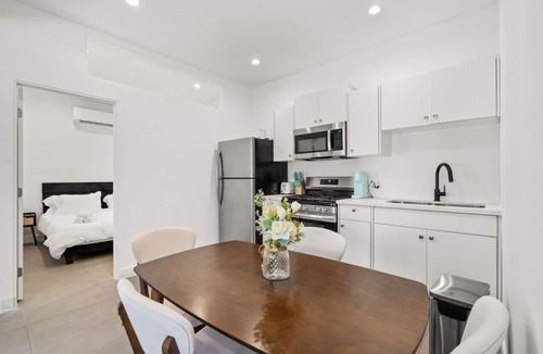 Culver - West House | New Modern 2BR/1Bath Guest House, Pet Friendly near Penmar Golf Course!