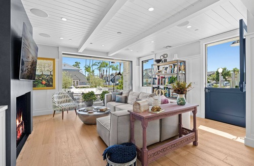 Balboa Island House | New Modern Beach House on Balboa Island with huge rooftop deck and massive spa!