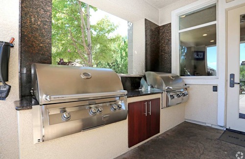 Reno/Tahoe Airport Apartment | New Stylish 1BR Apt With Heated Pool Gym Yoga Studio