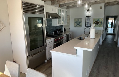 Central Malibu House | New Superior Malibu Road Oceanfront Townhouse PRIVATE BEACH