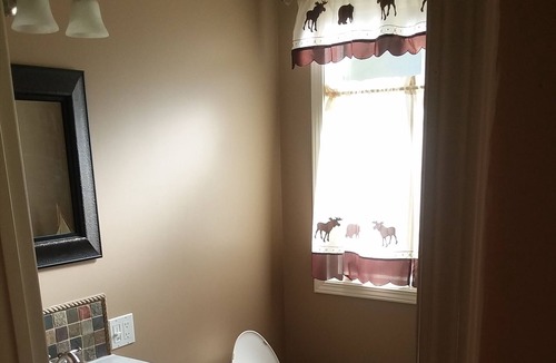 Shasta Lake House | Newer cozy two story vacation home one mile from beautiful Lake Shasta
