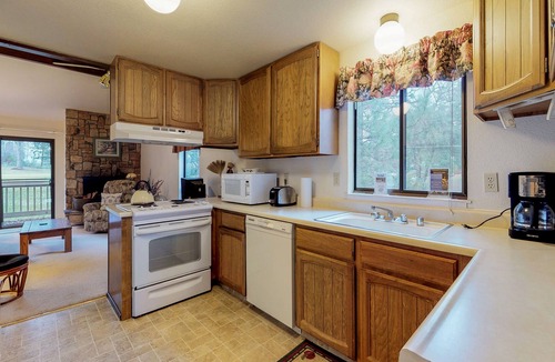 Groveland Condo | Newly renovated condo with pool - near beach, dogs welcome