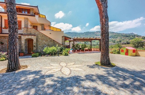 Santa Maria di Castellabate Apartment | Nice apartment in Castellabate -SA- with house sea view