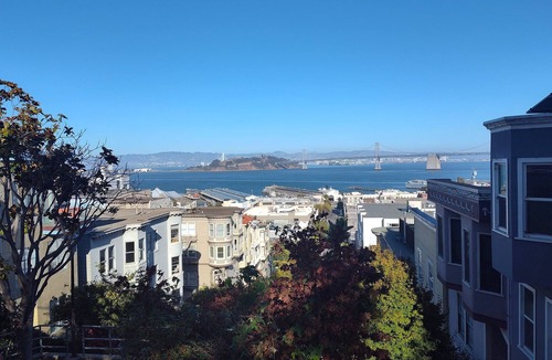 North Beach Apartment | North Beach-Telegraph Hill apartment with view, private garden and deck!