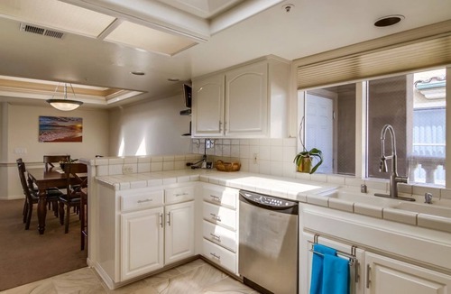 Central Mission Beach Condo | Ocean Front House with Private Ground Level Patio & 2 Garages - Sleeps 10+