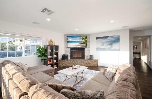 Bay Park House | Ocean Views 2 Kitchen Living area Villa
