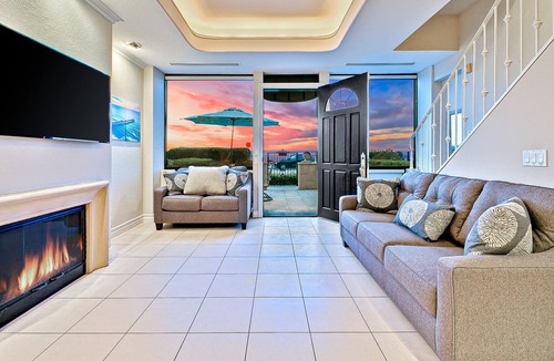 Village of La Jolla House | Oceanfront home with private hot tub, stunning views, fireplace, patio & grill