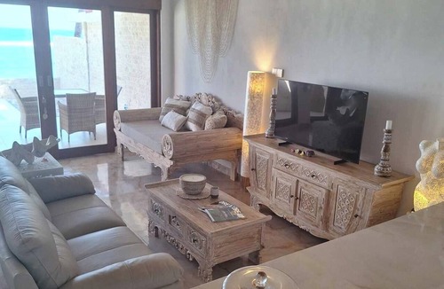 Candi Dasa Villa | Oceanfront | Infinity Pool | Spacious | Amethyst