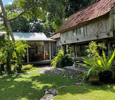 Amlapura Bed & Breakfast | Oemah Gebagan 78 Akasha Room B&B
