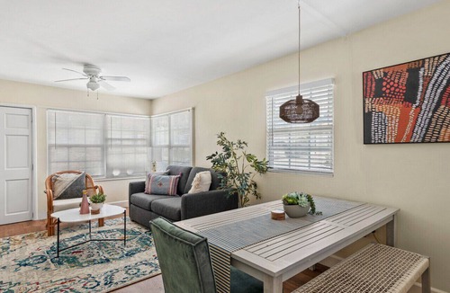 Old Town Apartment | Old Town 2 Bedroom | Walk to Everything | 2 Parking Spaces