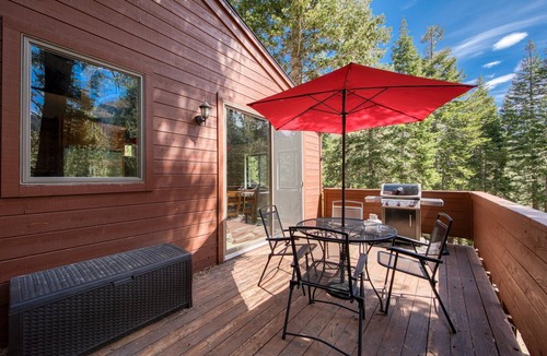 Alpine Meadows House | On the Edge at Alpine By Tahoe Getaways - Dog OK- Mountain Views- Ski Shuttle!
