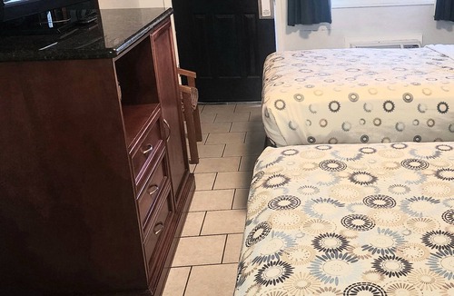 Crescent City Hotel | Pacific Inn