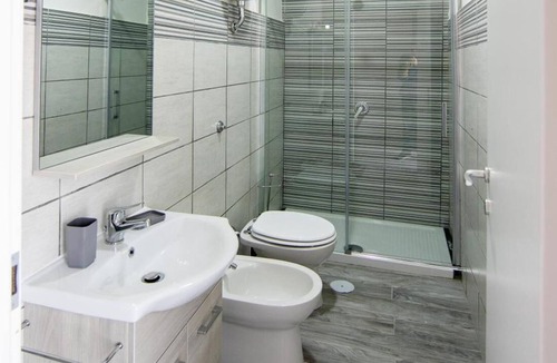 Boscoreale Bed & Breakfast | Palazzo d'Aquino - Family Room with Bathroom
