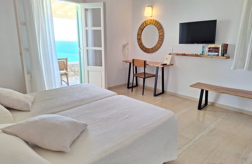 Agios Ioannis House | Panthea Residence