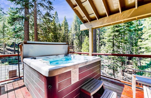 North Upper Truckee House | Peaceful Mountain Getaway w/3 Decks & Hot Tub, Near Slopes, Hiking & Lake