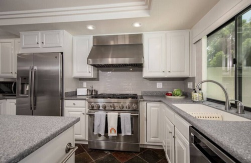 South Redlands Villa | Peaceful Private Retreat In The Heart Of Town!