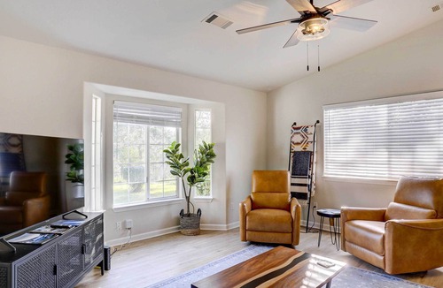 Shasta House | Peaceful Shasta-Redding Retreat 3 Mi to Lake!