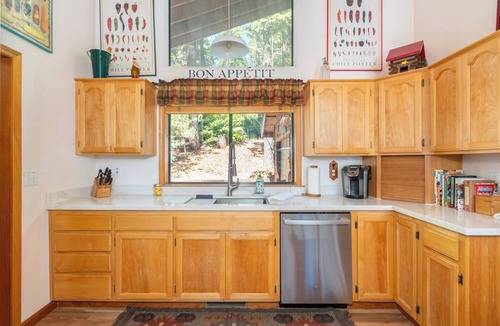 Arnold Cabin | PEBBLE BEACH CLUB - ACCESS TO SNOWFLAKE LODGE REC