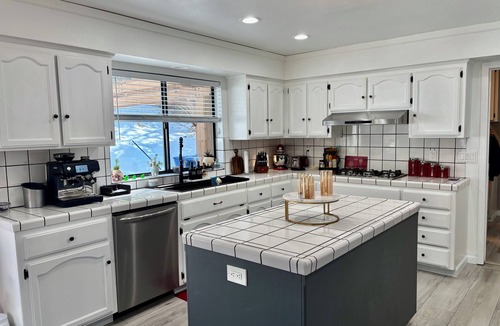 Country Club Estates House | Pebble Beach Paradise: 2 bedrooms with Spa & Patio close to hiking, lake & town!