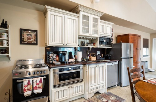 Graton Cottage | Perfect Charming Cottage on a Quiet Country Lane in Sebastopol