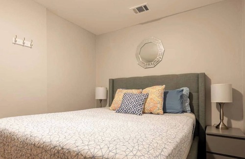 Pacific Terrace Hotel | Perfect for business trips, conventions & fun getaways — just a minute’s walk to the San Diego Convention Center, PETCO PARK, nightlife, and public transit. Includes secure, free parking for one vehicle plus a dedicated workspace and high-speed Wi-Fi