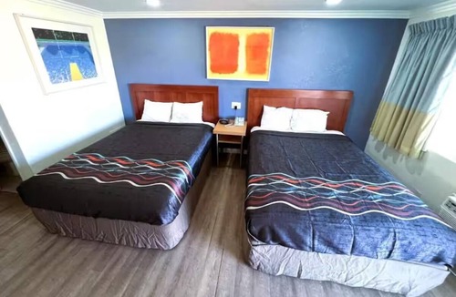 Ridgecrest Hotel | Perfect Stay - Two Rooms with Queen Beds + Near Downtown Dining