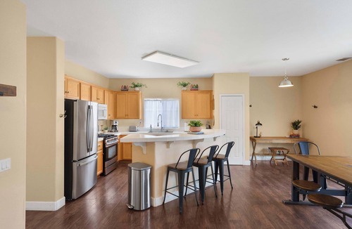Santa Maria House | Pet-Friendly 5 bdrm Home w/Gym & Large Backyard
