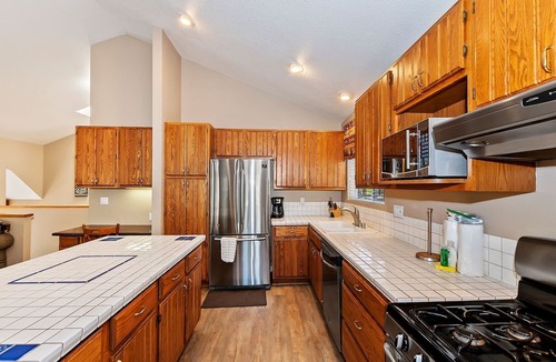 Big Bear Lake Cabin | PET FRIENDLY! Expansive Game Room with Pool Table, Ping Pong, Air Hockey & more! HOT TUB! Walk to Lake!