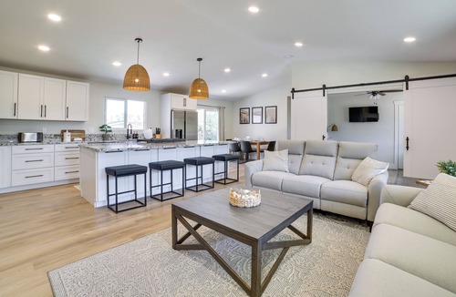 Del Rey Oaks House | Pet-Friendly Monterey Home 2 Mi to Beach