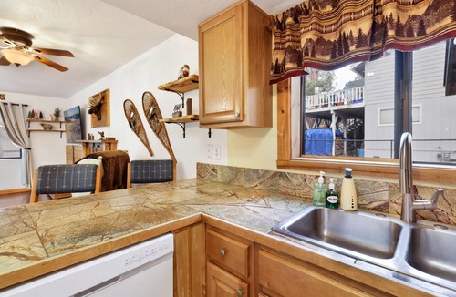Eagle Mountain Estates Cabin | Pet-Friendly Mountain Lodge: 2 En-Suites, Gas Fireplace & Large Deck