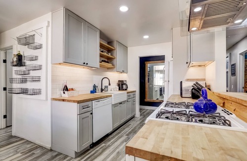 Tahoe Paradise House | Pet Friendly & Tranquil Home with Hot Tub