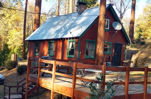 Pinehurst Cabin | Ponderosa Cabin ~ rustic comfort + WiFi by Sequoia & Kings Canyon National Parks