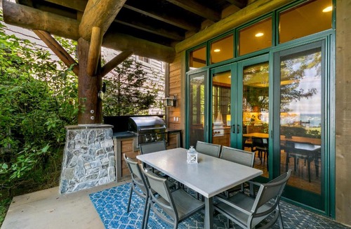 Sierra Shores Apartment | Premier Lakefront w Hot Tub & AC Near Heavenly PEAK SS9
