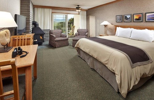 San Simeon Hotel | Premium King with Fireplace | Cavalier Oceanfront Resort | San Simeon Sights